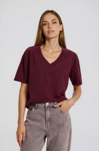 T-shirt z dekoltem w serek burgundowy