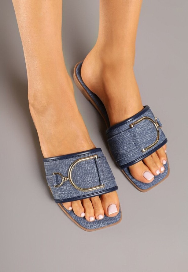 Niebieskie Klapki Ozdobione Metaliczną Aplikacją Deiselle