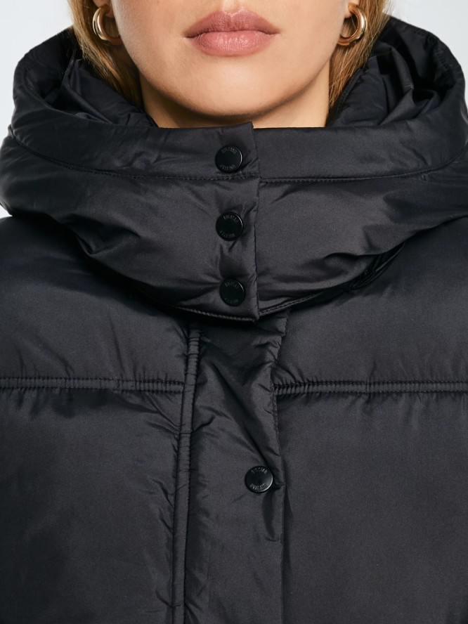 Kurtka damska pikowana z odpinanym kapturem czarna Kelviana 906