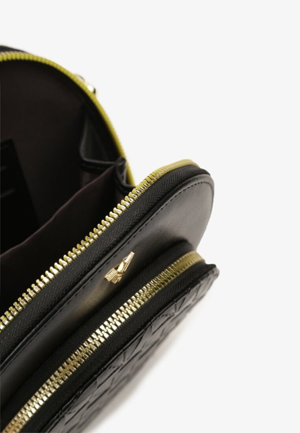 Czarna Owalna Torebka o Małym Fasonie na Ramię z Wzorzystym Paskiem Selaeno