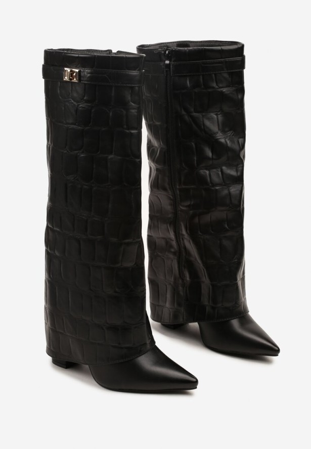 Czarne Kozaki na Obcasie z Tłoczoną Wywiniętą Cholewką i Klamrą Latalina