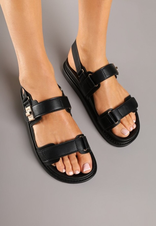 Czarne Sandały Ozdobione Metaliczną Aplikacją Faliritia