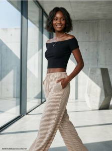 Crop top z krótkim rękawem - czarny