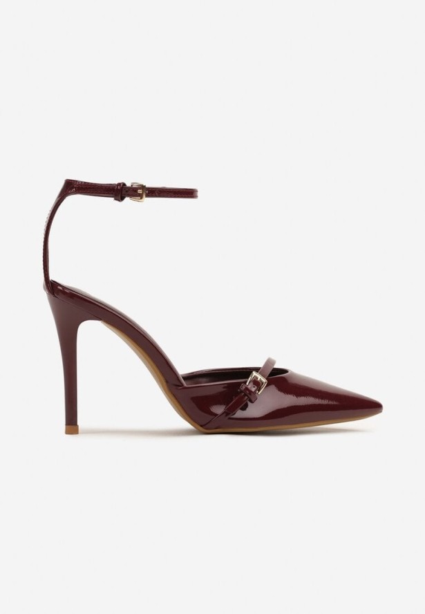 Bordowe Szpilki Vices z Lakierowanym Połyskiem i Ozdobną Sprzączką Tilonea