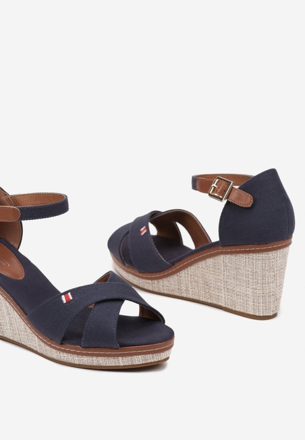 Granatowe Sandały na Koturnie z Paskiem z Klamerką Neolendra