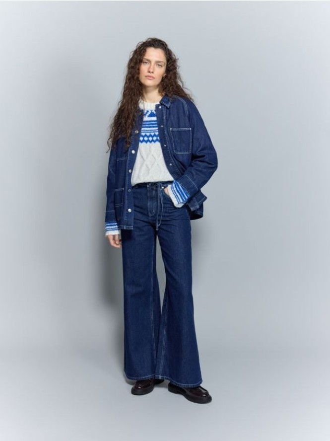 Jeansowa kurtka z kieszeniami - granatowy