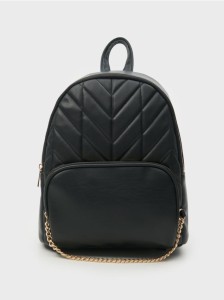 Pikowany plecak z ozdobnym łańcuszkiem - czarny