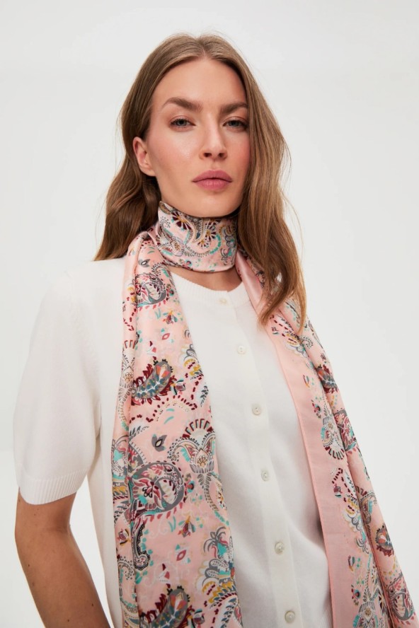 Szal w wzorem różowy