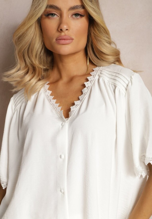 Biała Koszula Zapinana na Guziki z Ozdobną Koronką Willona