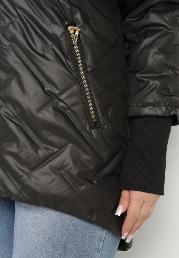 Czarna Kurtka Pikowana z Odpinanym Kapturem z Dłuższym Tyłem Rivselia