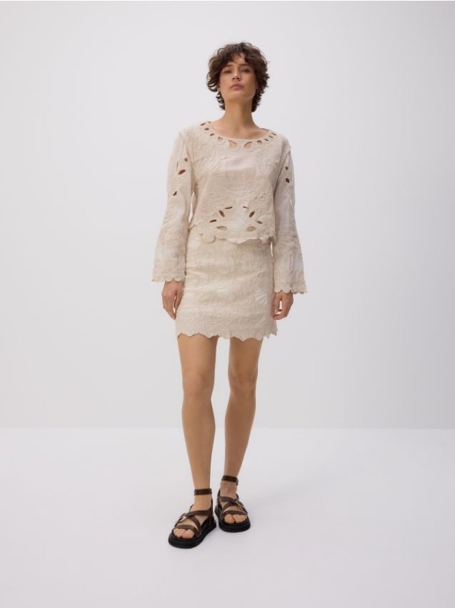 Spódnica z haftem - złamana biel