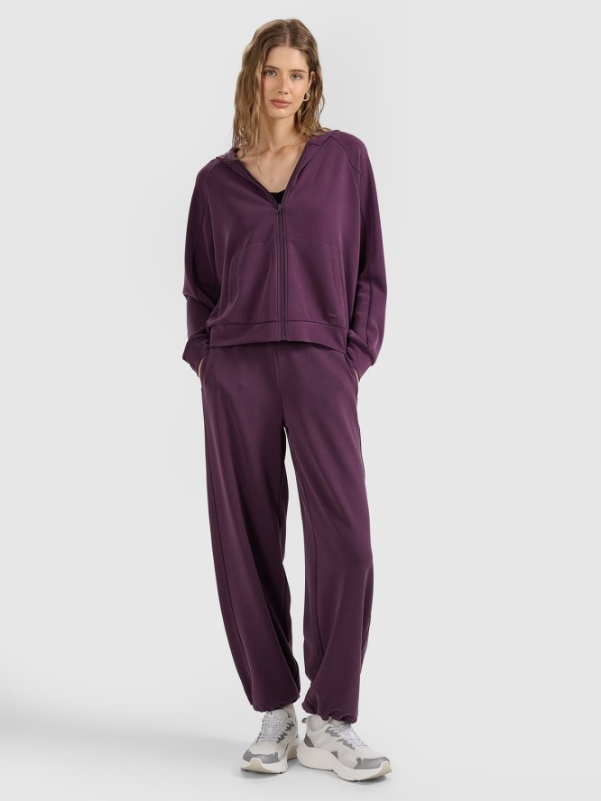 4F Spodnie dresowe z szerokimi nogawkami z modalem damskie - fioletowe S