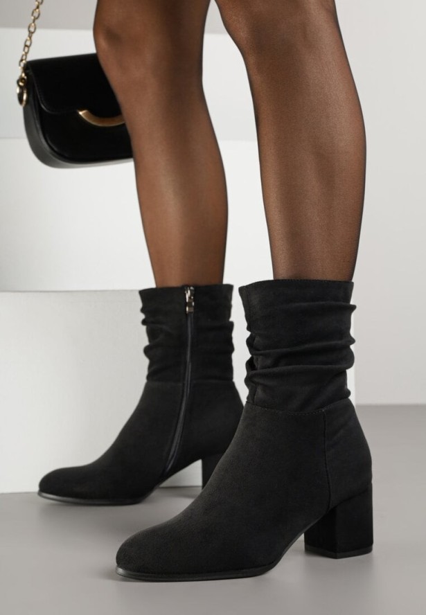 Czarne Botki Vices z Imitacji Zamszu na Słupku z Marszczoną Cholewką Ativitte
