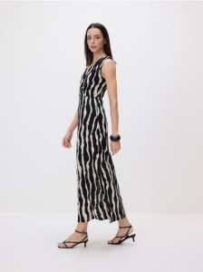 Wzorzysta sukienka - wielobarwny