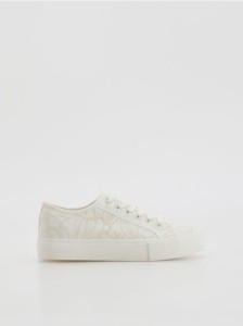 Sneakersy z haftem - biały