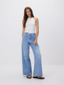 Jeansy wide leg z naszywanymi kieszeniami - niebieski