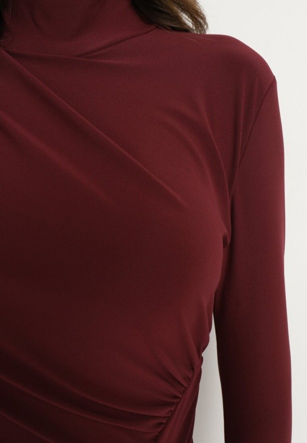 Bordowa Wieczorowa Sukienka z Półgolfem i Marszczeniami Emelisse