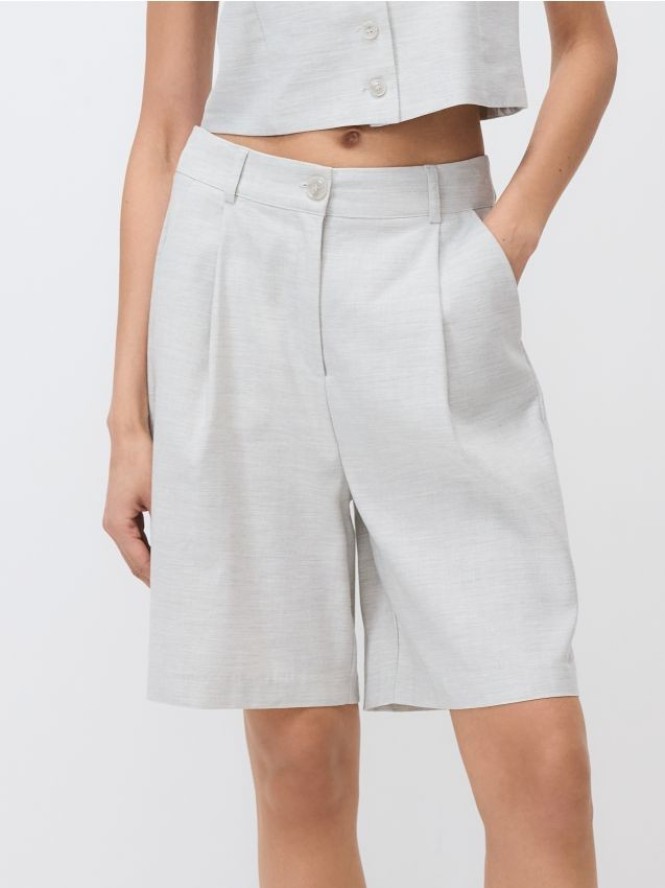 Szorty bermudy z zakładkami - jasnoszary
