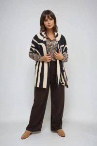 Szal w geometryczny wzór beżowy