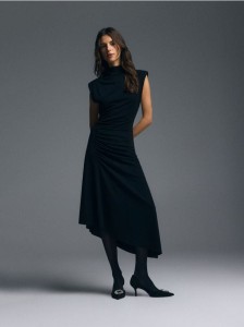 Asymetryczna sukienka midi - czarny