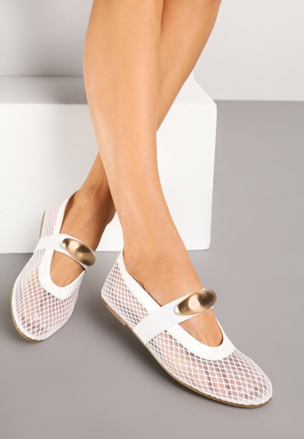 Białe Balerinki z Siateczkową Cholewką i Metaliczną Aplikacją Tathelisa