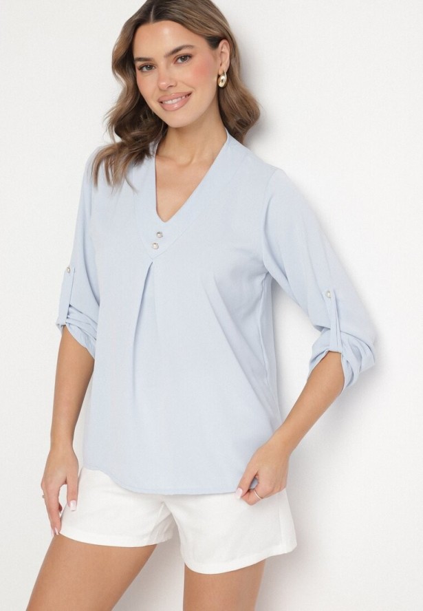 Jasnoniebieska Bluzka o Trapezowym Kroju z Dekoltem w Serek i Podpinanymi Rękawami Aslimi
