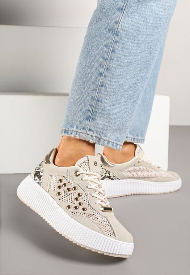 Beżowe Sneakersy z Nitami i Gwiazdą Viroti