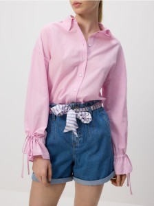 Jeansowe szorty z bandaną - niebieski