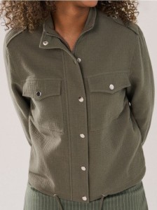 Bawełniana kurtka z kieszeniami piersiowymi - zielony