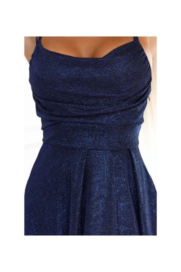 Długa suknia wieczorowa rozkloszowana na ramiączkach granat