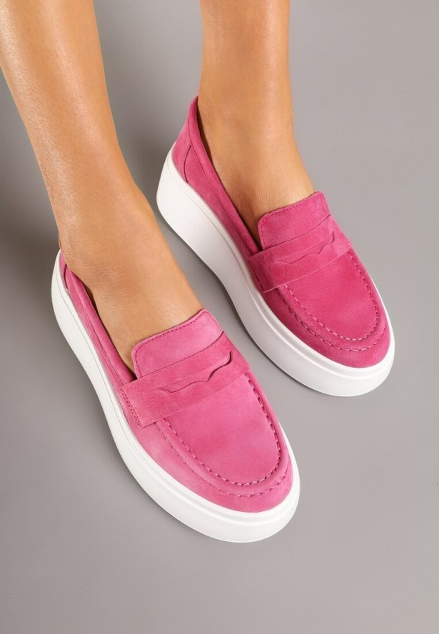 Fuksjowe Skórzane Mokasyny na Grubej Podeszwie z Ozdobnym Paskiem Eleariel