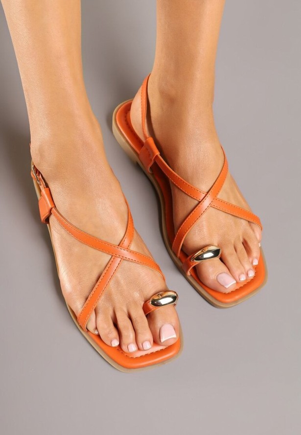 Pomarańczowe Sandały Japonki z Metaliczną Ozdobą Divorna