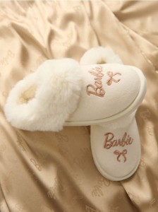Kapcie z futerkiem Barbie - kremowy