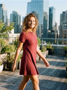 Dzianinowa sukienka mini - bordowy