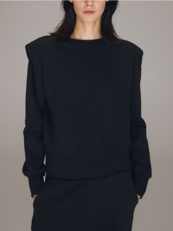 Bluza z poduszkami na ramionach - czarny