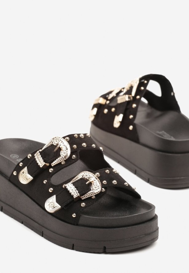 Czarne Klapki na Grubej Podeszwie z Paskami z Klamrami Zdobione Nitami Kosamira