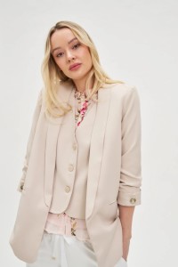 Marynarka beżowa z marszczonymi rękawami 3/4