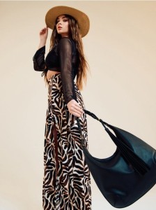 Torebka hobo na ramię z dekoracyjnym chwostem - czarny