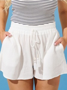 Luźne szorty z wiązaniem - biały