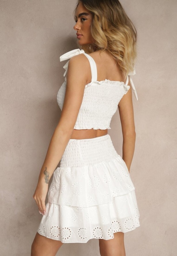 Biały Bawełniany Komplet Top z Wiązanymi Ramiączkami i Ażurowa Spódnica Kolania