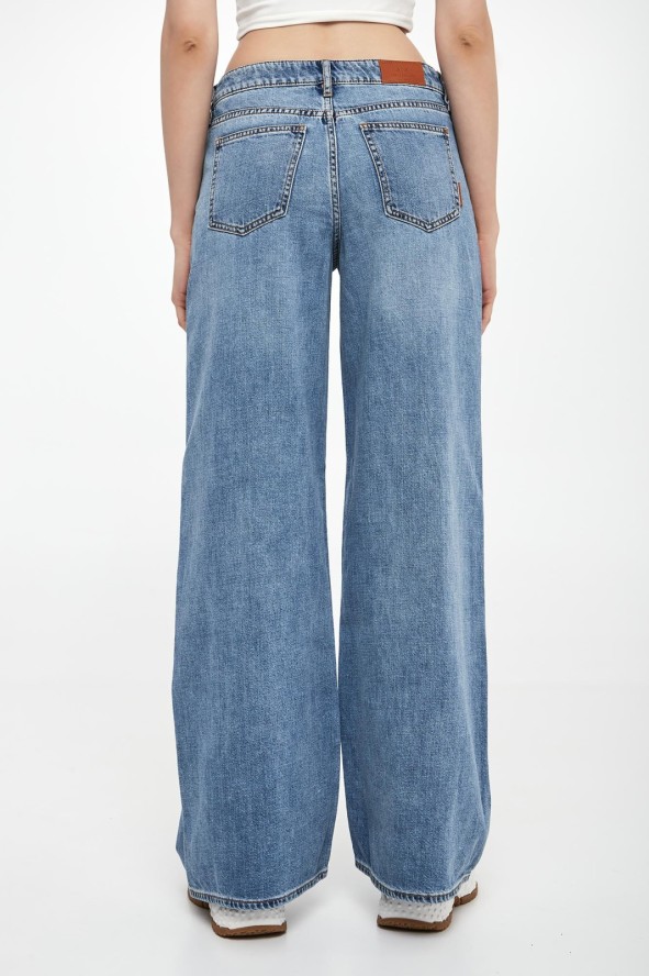 Jeansy damskie ARMANI EXCHANGE