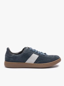 Granatowe buty sportowe z jasnoniebieskim paskiem