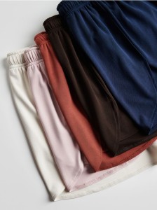 Gładkie szorty z modalem - beżowy