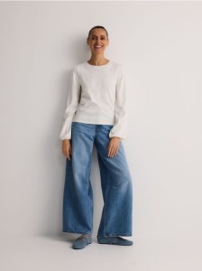 Sweter z ozdobnymi aplikacjami - złamana biel