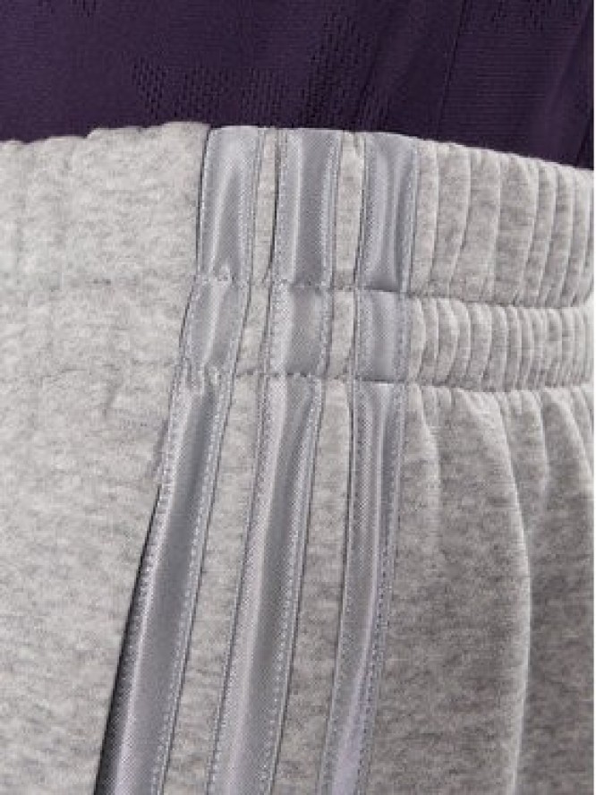 adidas Spodnie dresowe Holiday 3-Stripes Fleece JM1888 Szary Loose Fit