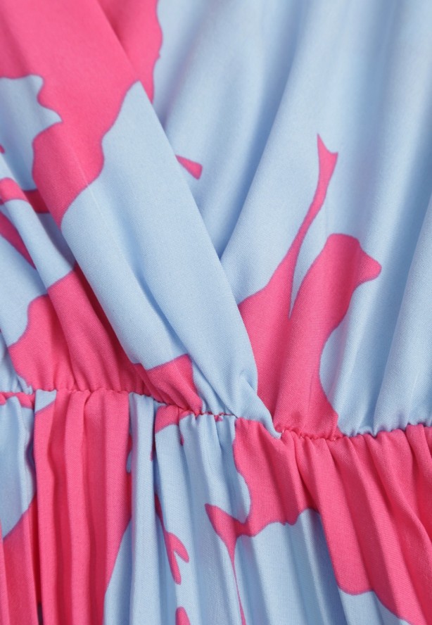 Różowo-Niebieska Kopertowa Plisowana Sukienka Koktajlowa z Gumką i Paskiem w Talii Benelsea