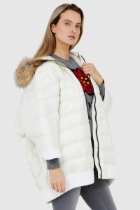 BLAUER Ecru damski puchowy płaszcz z futrem jenota, Rozmiar XS