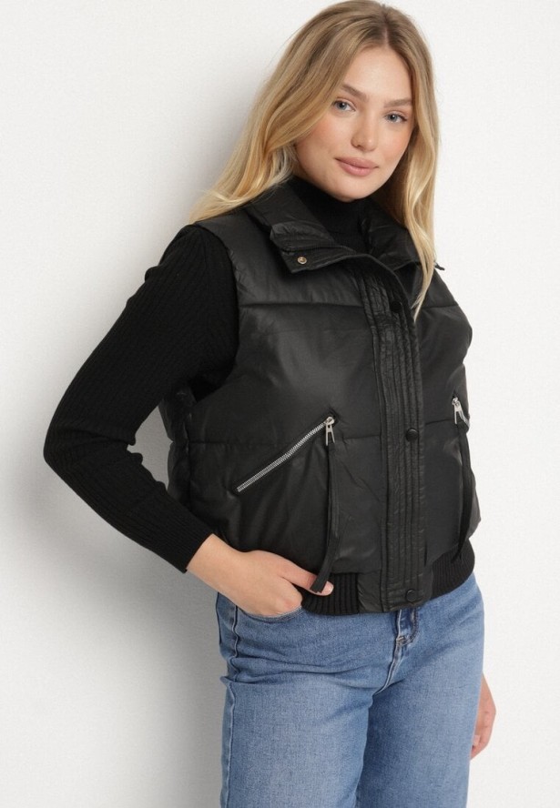 Czarna Pikowana Kamizelka Przejściowa z Imitacji Skóry Isokira