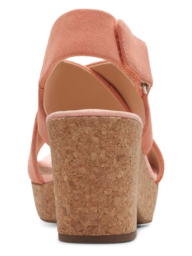 Clarks Skórzane sandały w kolorze jasnoróżowym na obcasie rozmiar: 42