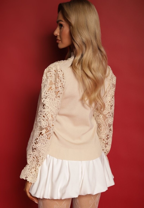 Beżowa Dzianinowa Bluzka Rerto ze Stójką i Koronką na Rękawach i Dekolcie Lilithme